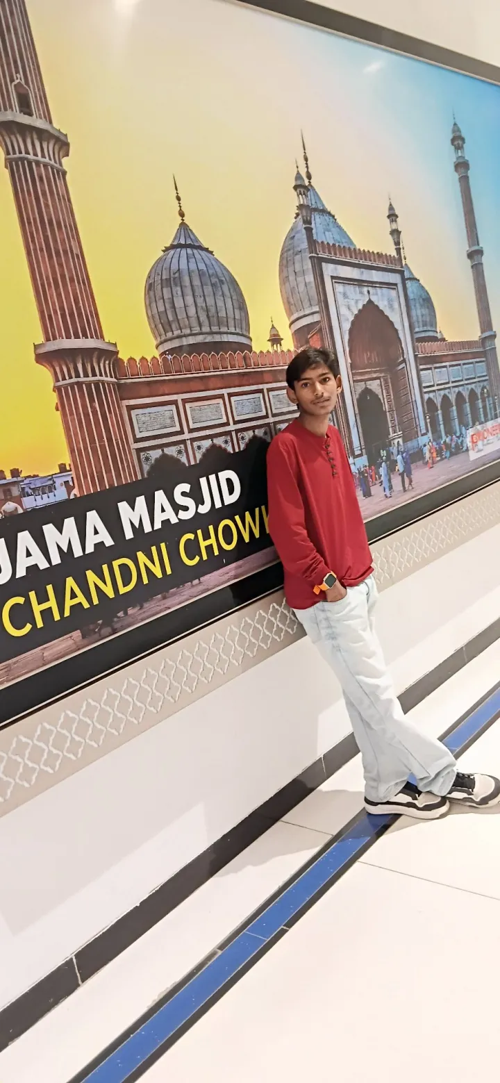 Street style fashion photo in Omaxe Mall Delhi India by Kaif saifi